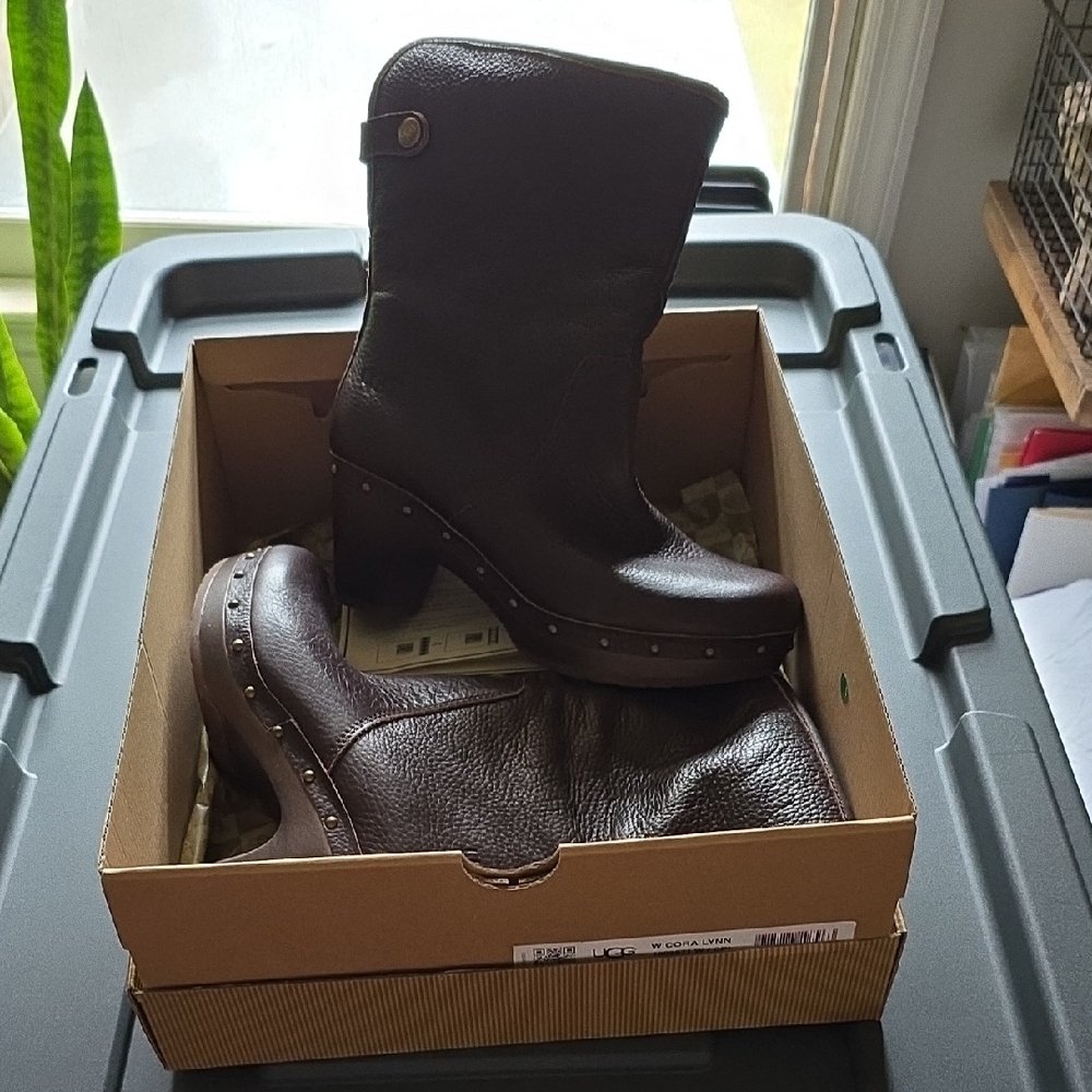 Stylish Brown Leather Women's Boots